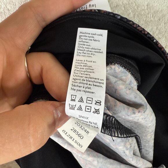 Spanx Faux Leather Snake Moha‎ Shine Leggings NEW NWT Size Large - Picture 10 of 11